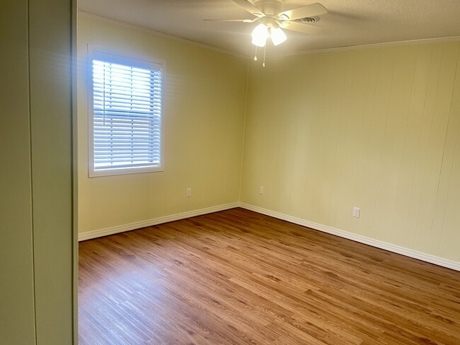 Building Photo - 400 Manchester St