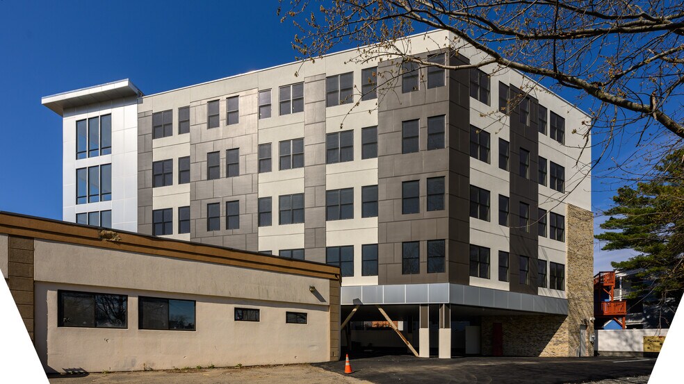 Building Photo - 319 Broadway