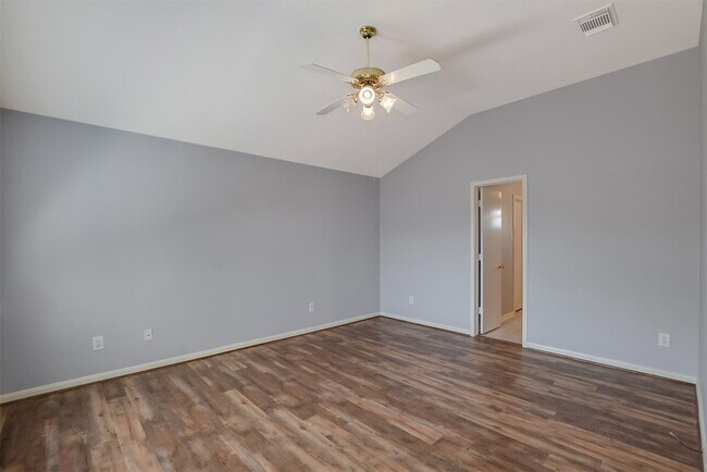 Building Photo - 855 Lake View Dr