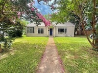 Building Photo - 811 Kickapoo St