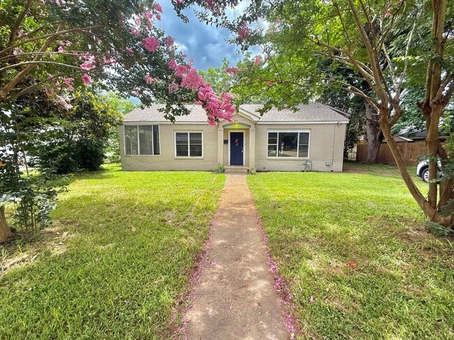 Primary Photo - 811 Kickapoo St