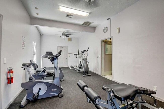 Building Photo - 9147 Vineland Ct