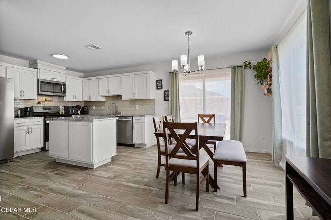 Building Photo - 15220 Apex Ct