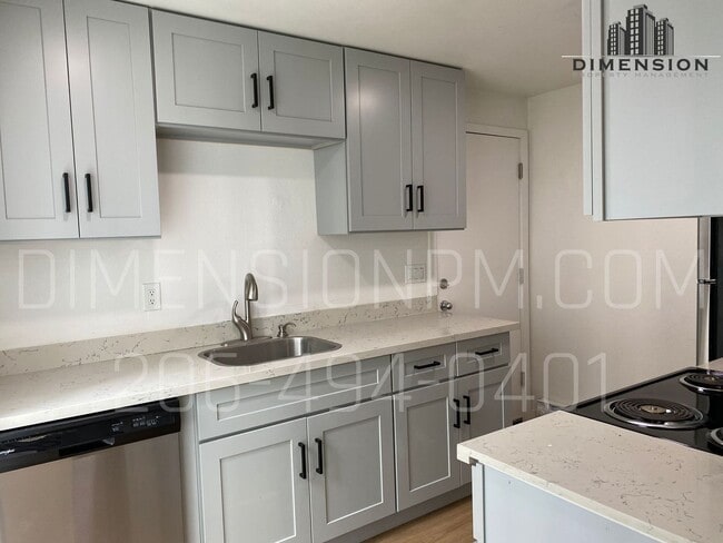 Building Photo - Stunning Renovated 2BR/1.5BA Duplex with A...