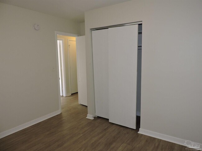 Building Photo - 3865 Tom Ln Dr