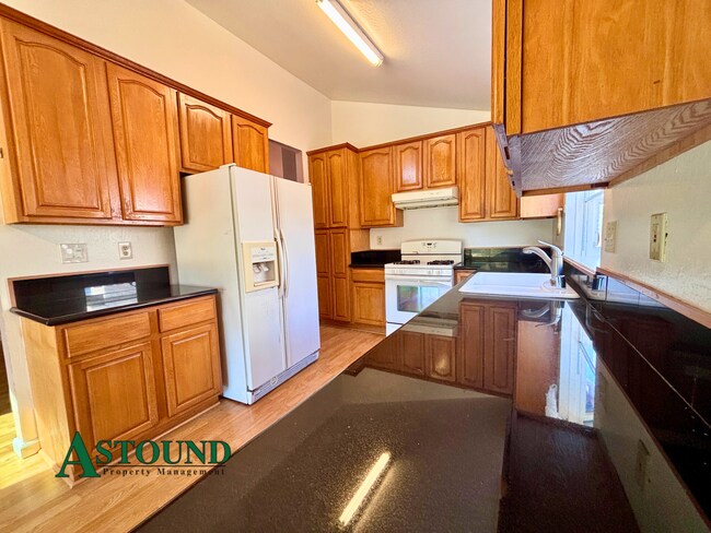 Building Photo - 103 Oriole Ct