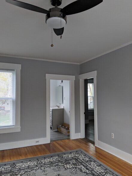 Building Photo - 8 Pleasant St