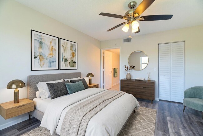 Building Photo - 2226 N Cypress Bend Dr