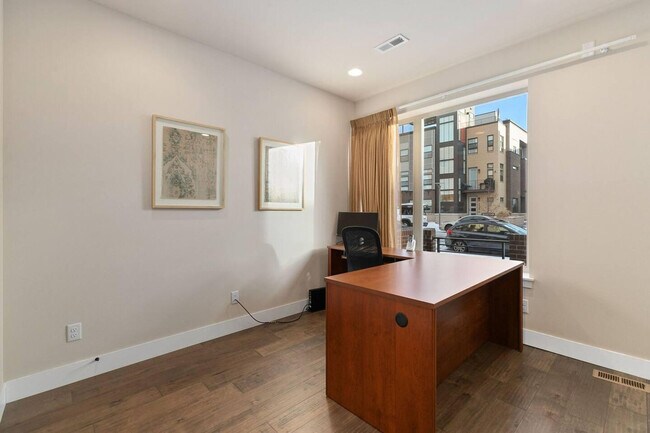 Building Photo - 1688 Quitman St