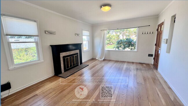 Primary Photo - Spacious 2 bedroom Home w/ Backyard, Garag...