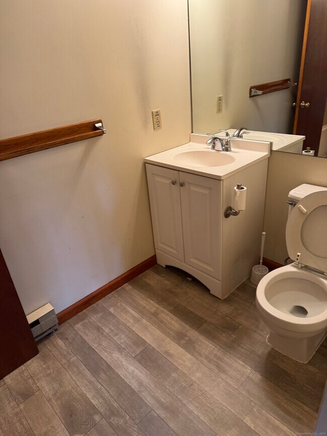 Building Photo - 11 Cove View Dr