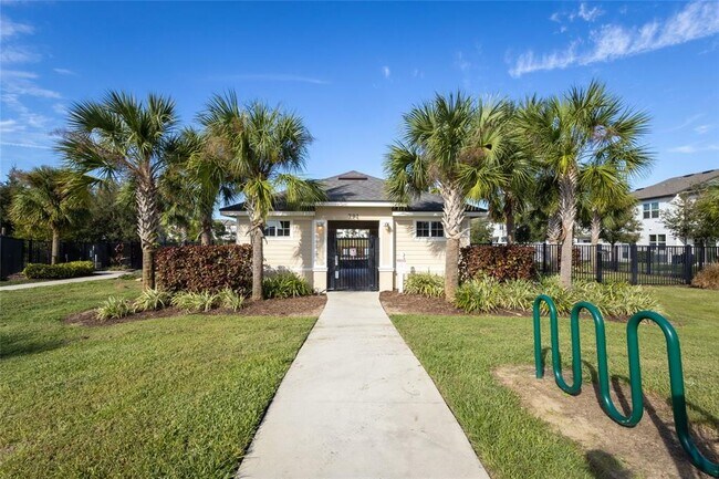 Building Photo - 740 Madison Dr