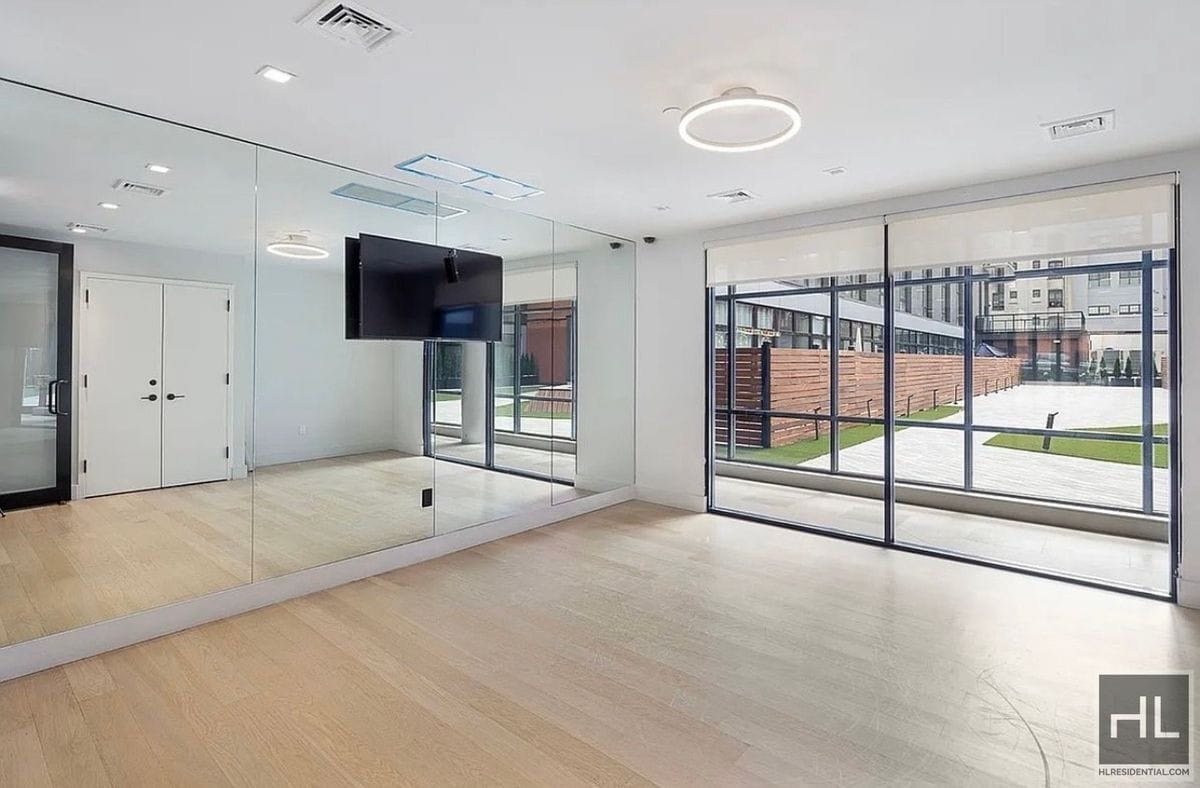 Building Photo - Bruckner Boulevard