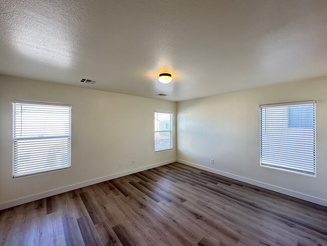 Building Photo - DESERT WILLOWS