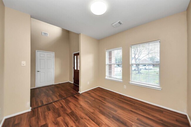 Building Photo - 2142 Vermillion Oak St