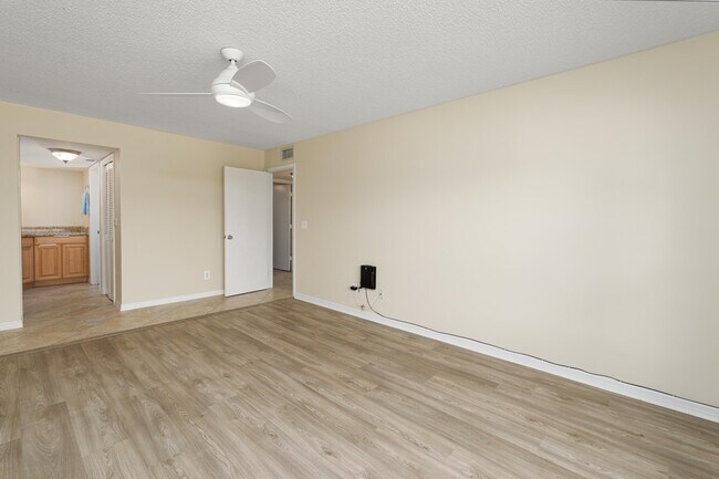 Building Photo - 950 S Kanner Hwy