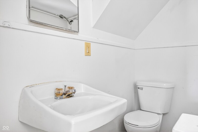 Building Photo - 930 7th St