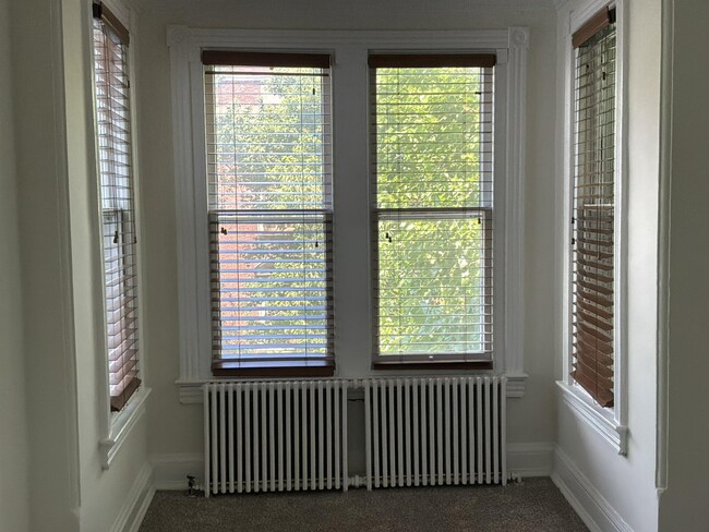 Building Photo - 123 7th St NE