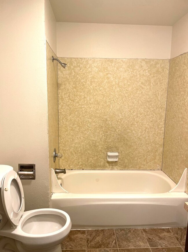 Building Photo - 4932-4942 Elkhorn Ct SE Salem, OR 97317
