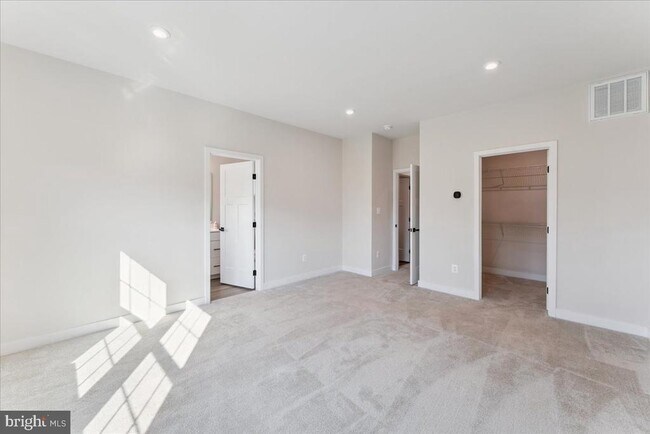 Building Photo - 14032 Sunrise Valley Dr