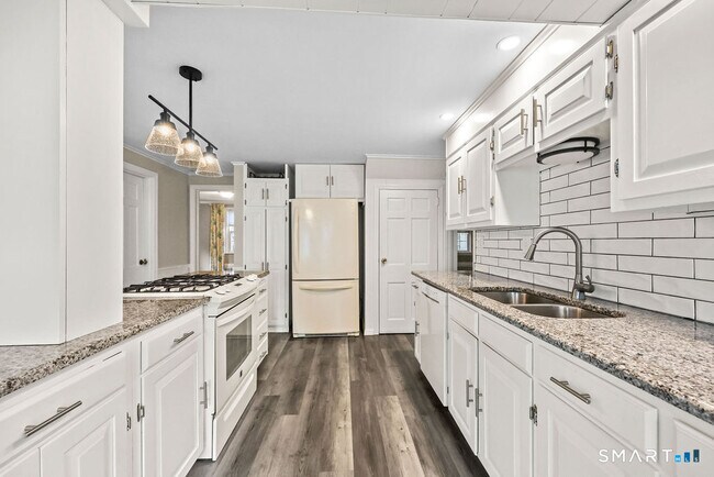 Building Photo - 575 S Main St