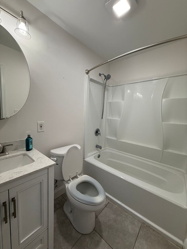 Building Photo - 25 Pembrook Ln