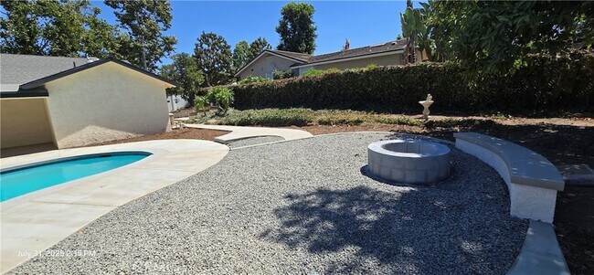 Building Photo - 3024 Sonrisa Dr