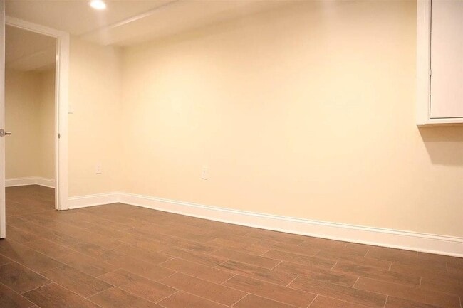 Building Photo - 408 Woodlawn Ave