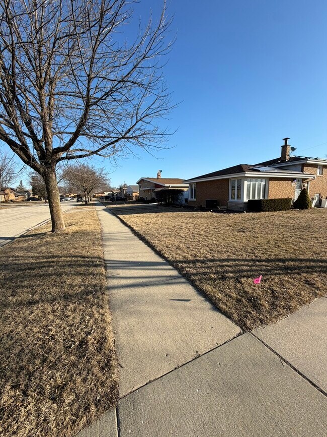 Building Photo - 8901 Octavia Ave