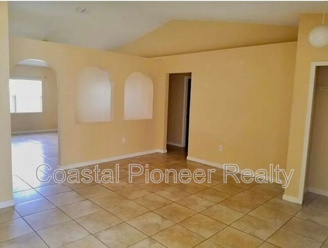 Building Photo - 462 Lark Ct
