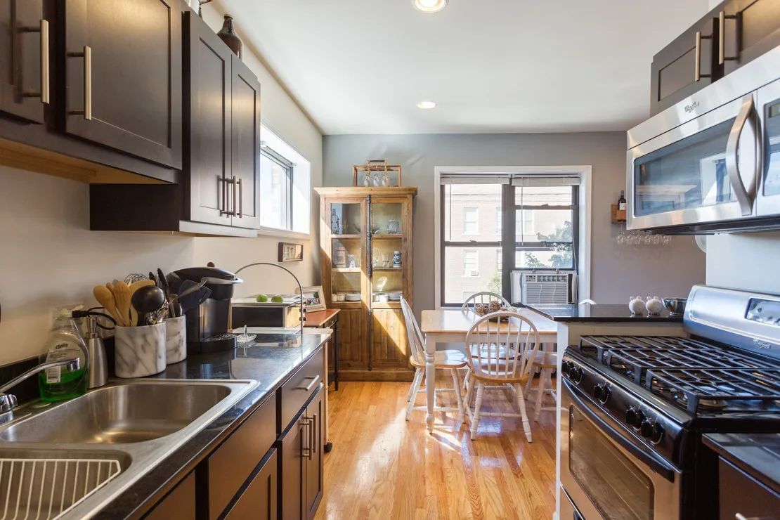 Building Photo - 4556 W Wilson Ave