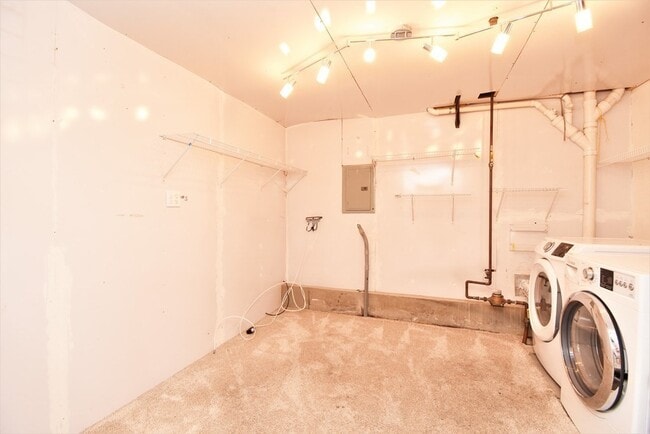 Building Photo - 191 Adams St