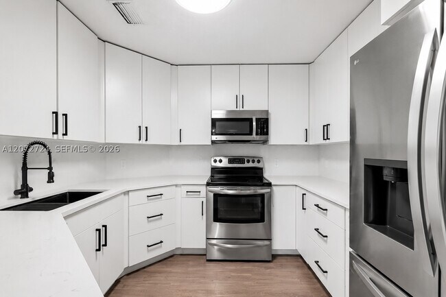 Building Photo - 12909 SW 64th Ln