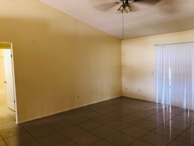 Building Photo - 3/2/2 Deltona