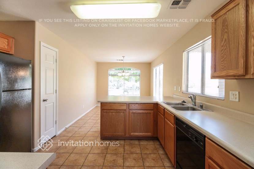 Building Photo - 14313 N 125th Dr