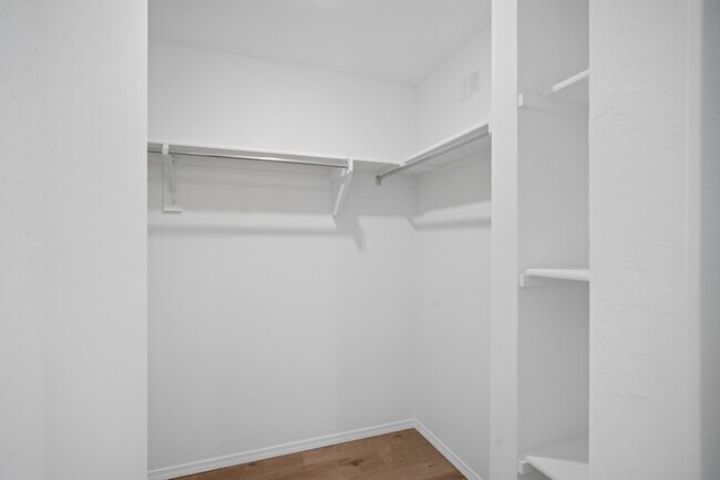 Building Photo - 2123 W 30th Pl