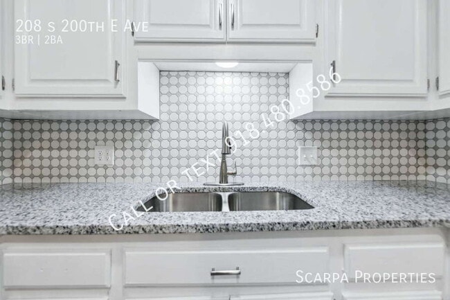 Building Photo - 208 S 200th E Ave