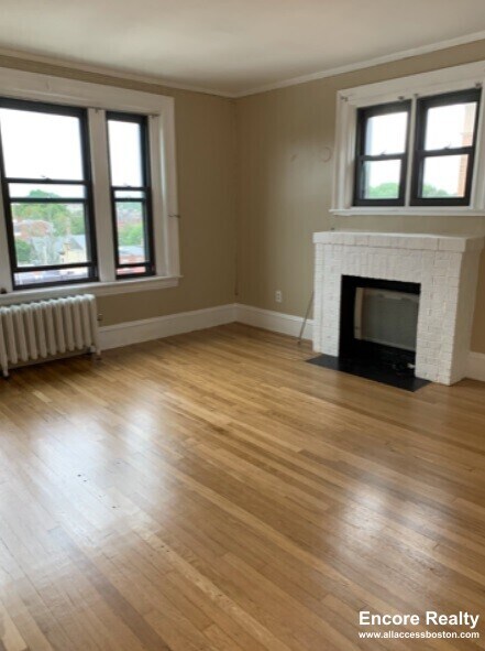 Building Photo - 448 Park Dr