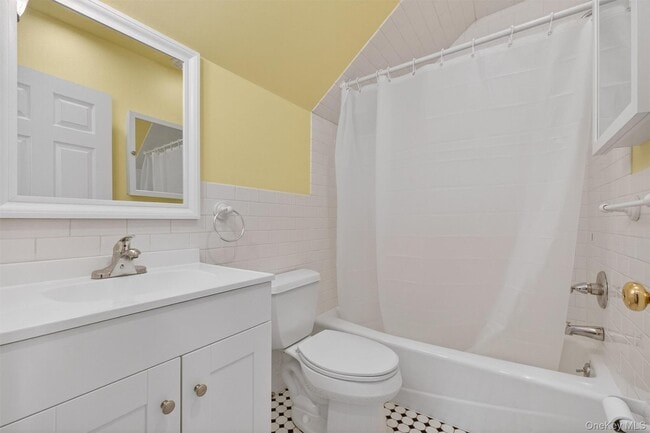 Building Photo - 17 Church St