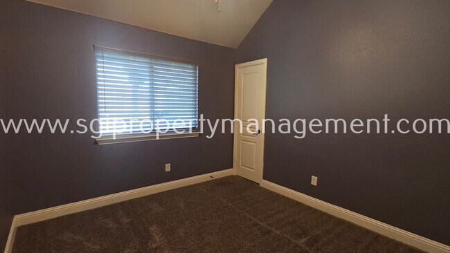 Building Photo - 525 Bamborough Dr
