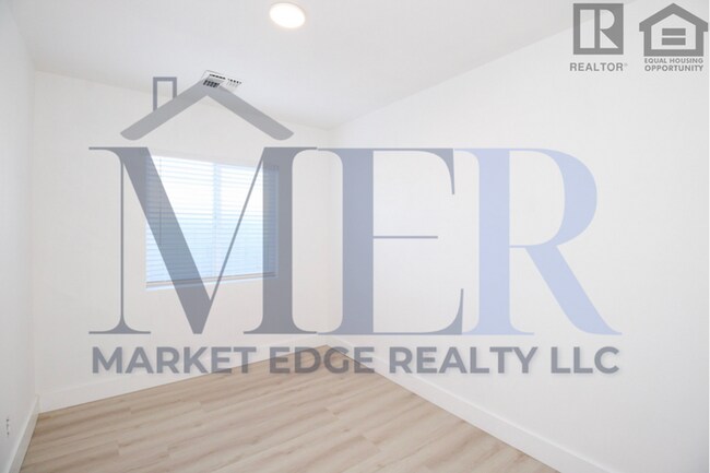 Building Photo - 4Bed/2Bath Home at Indian School/15th Ave!...