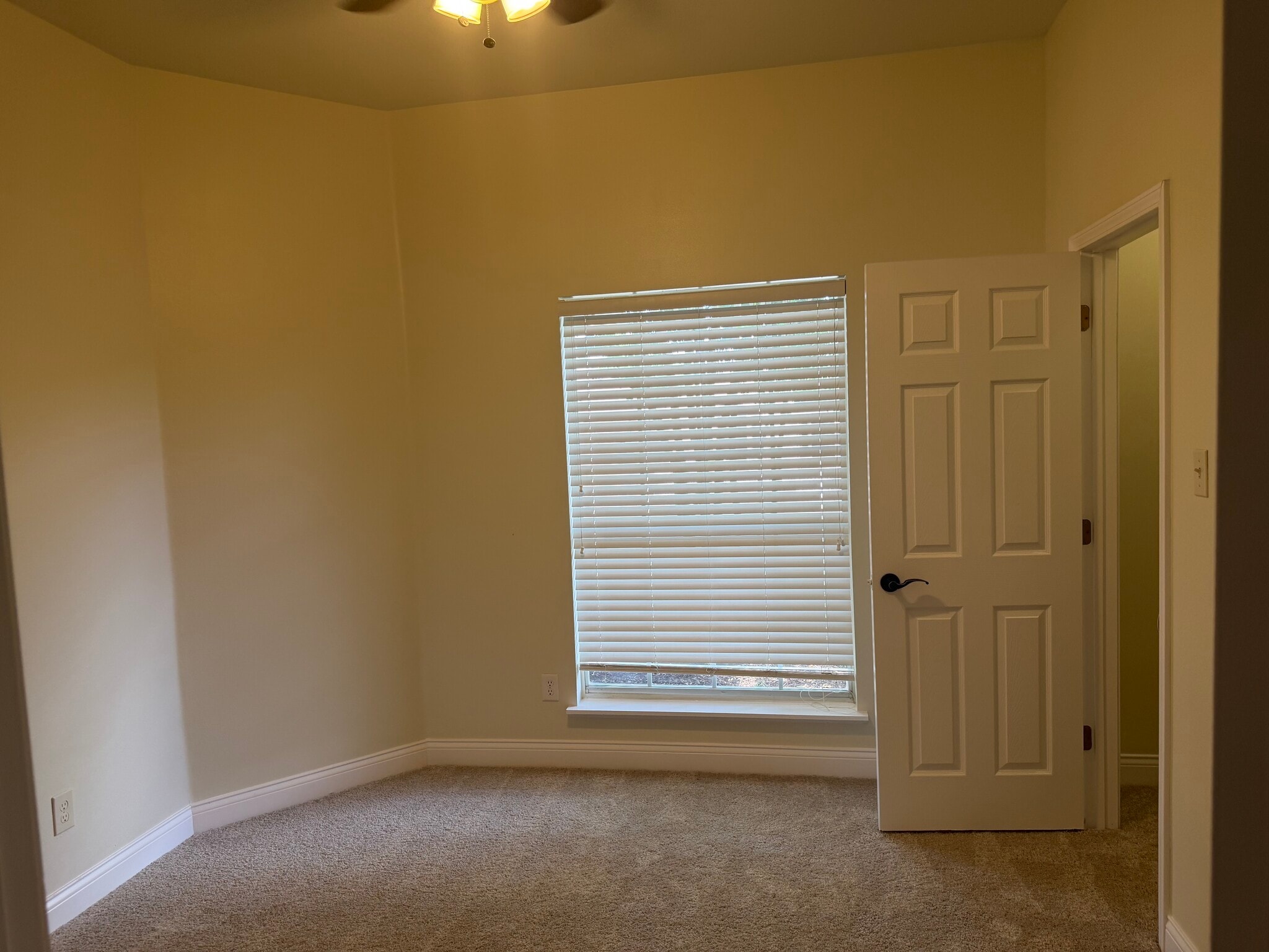 Building Photo - 10229 Andora Dr