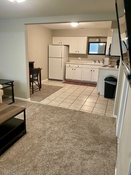 Lower level full kitchen - 2416 Eaton Ave