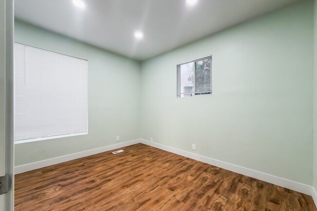 Building Photo - Central Park