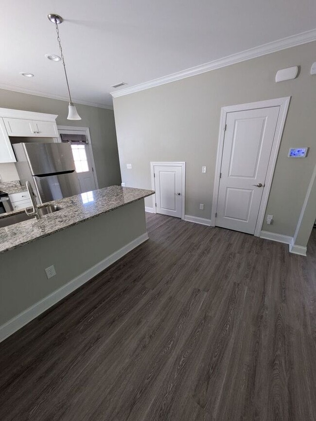 Building Photo - Charming Single Family 3BD/1.5BA Home in Hickory!