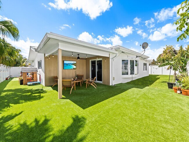 Building Photo - Coastal Elegance Awaits! Stunning 5-Bedroom Home in Prime Fort Lauderdale Location