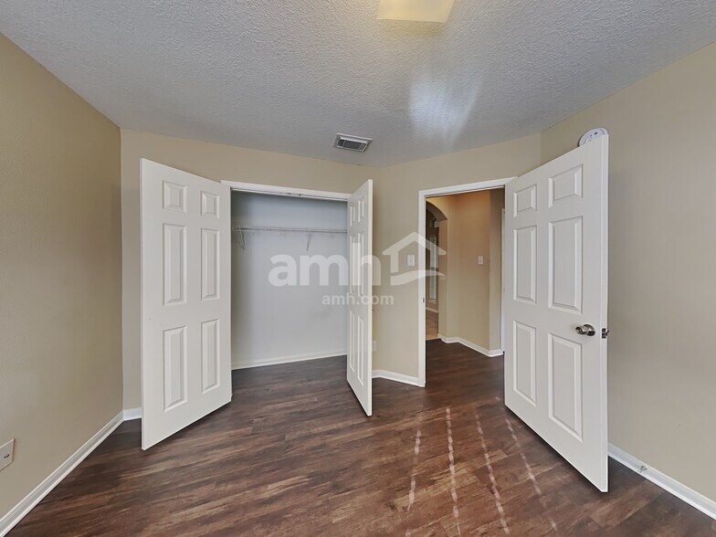 Building Photo - 1034 Riverwood Dr