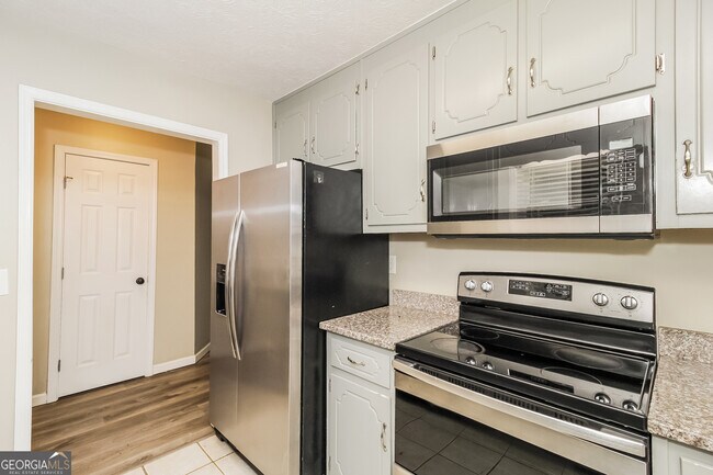 Building Photo - 5824 Stonehaven Dr NW