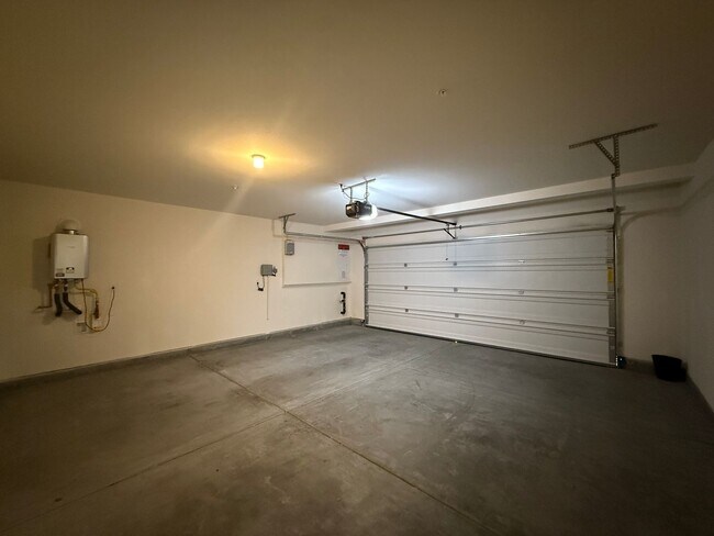 Building Photo - West Lancaster 4 bedroom!