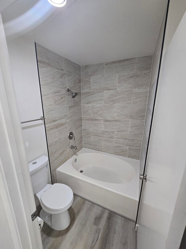Building Photo - San Carlos - Cul-de-sac Location - Master ...